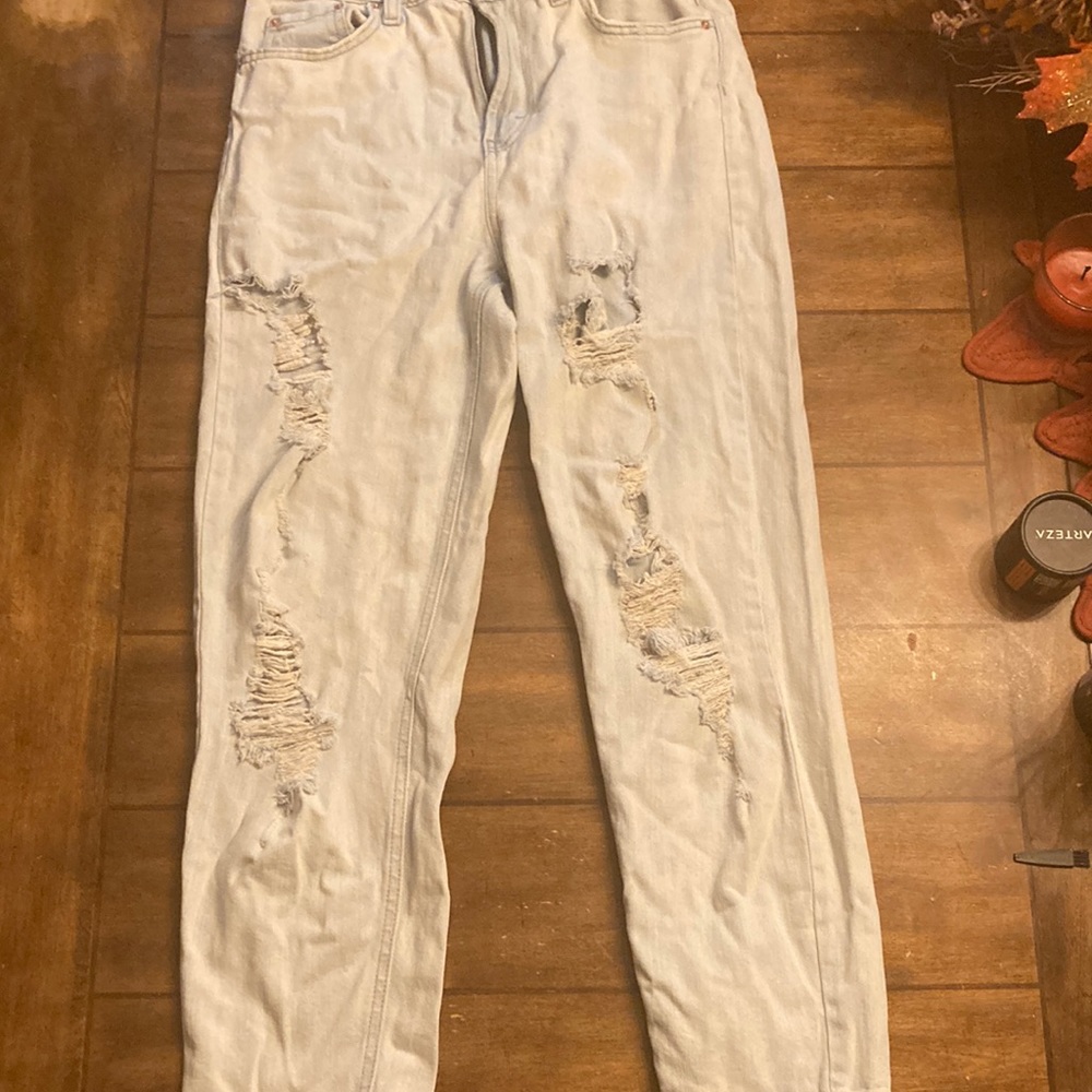 Jeans. smoke free home. A little worn out of the thigh